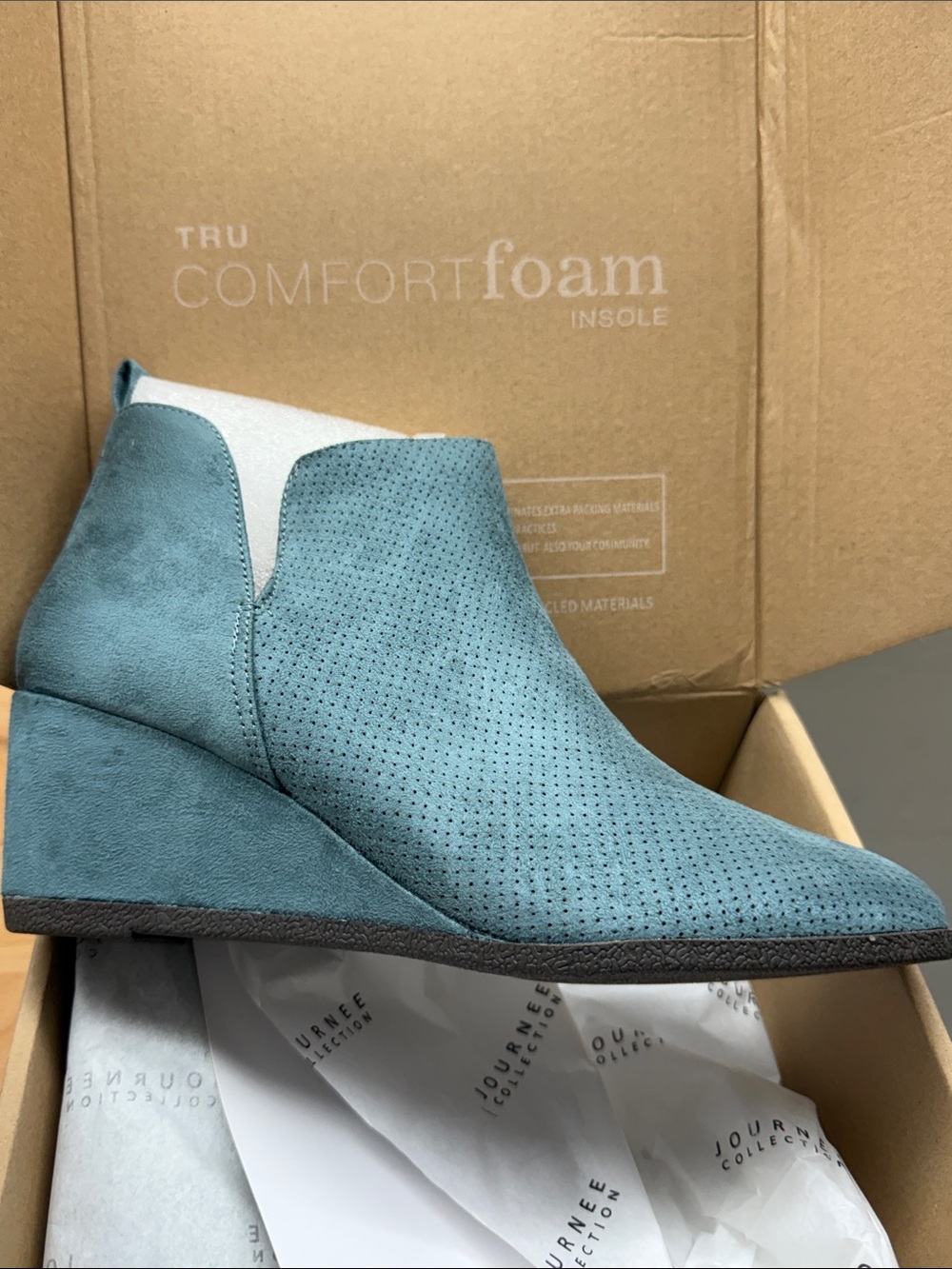 Journee Collection MYLEE Teal Perforated Wedge Ankle Bootie Women’s Size 8 NWT